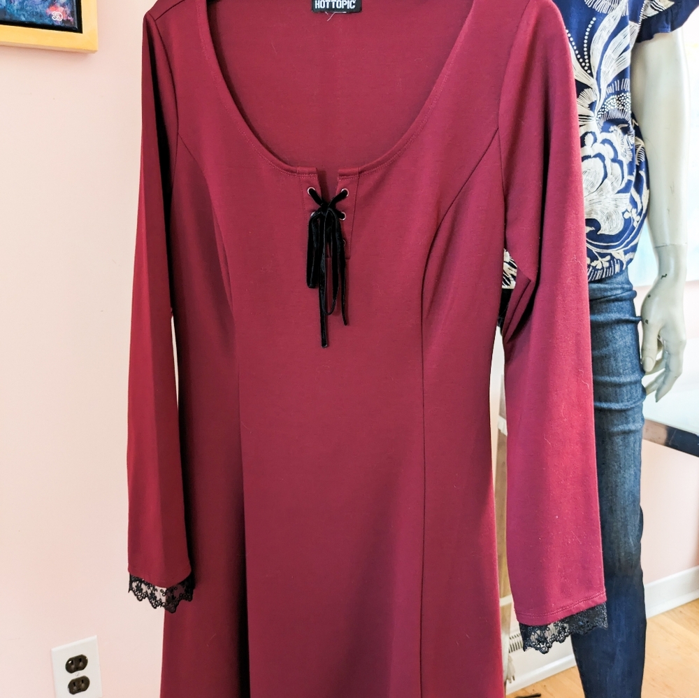 Beautiful wine / burgundy dress - Picture 2 of 2